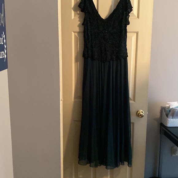Long dark green dress. Size 10p, Jkara - Picture 2 of 4